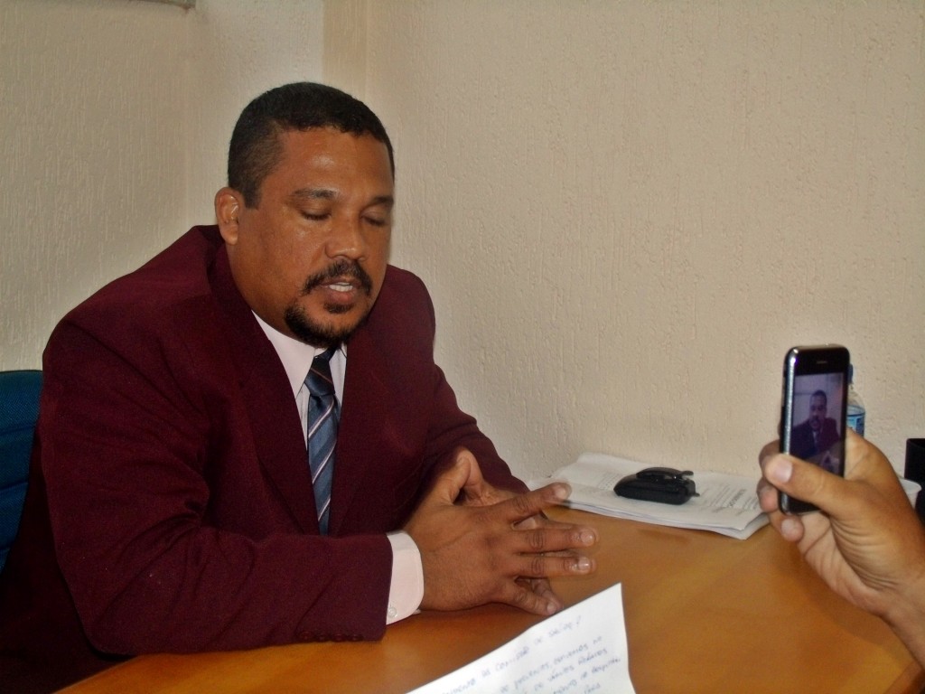 'Chiquinho da Saúde' fala sobre problemas no Hospital Municipal Conde Modesto Leal. (Foto: João Henrique | Maricá Info)