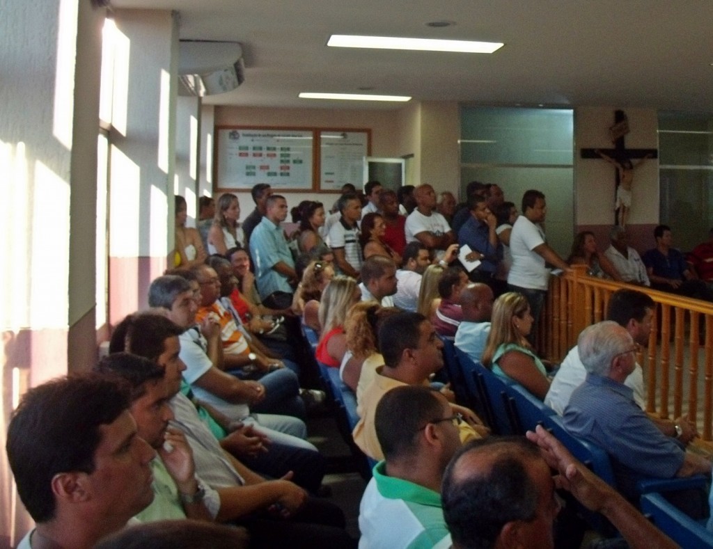 Público lotou primeira sessão legislativa do ano. (Foto: João Henrique | Maricá Info)