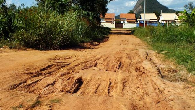 Ruas esburacadas e abandonadas em Itaipuaçu Ruas esburacadas e abandonadas em Itaipuaçu