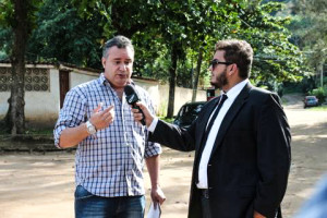 Quadro "Proteste Já!", do CQC, entrevista pais de alunos em Maricá. (fotos: Itaipuaçu Site)