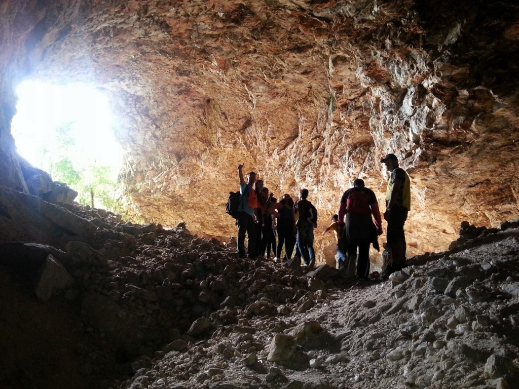 Cavernas foram formadas após exploração de feldspato, há cerca de 50 anos.