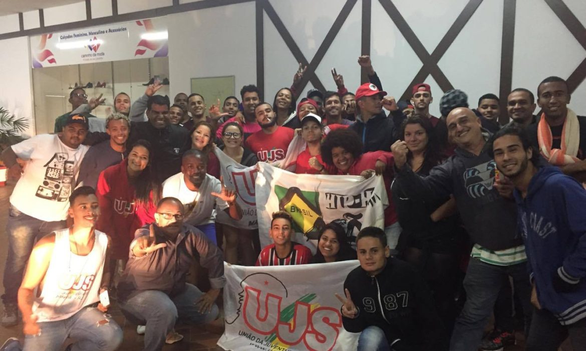 Maricá: Jovens da UJS e JPT vão a Curitiba em ato pró-Lula