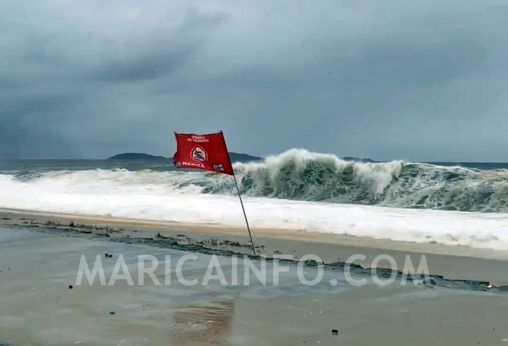 Maric Praias Continuam Sob Aviso De Ressaca Ondas Chegam A Metros