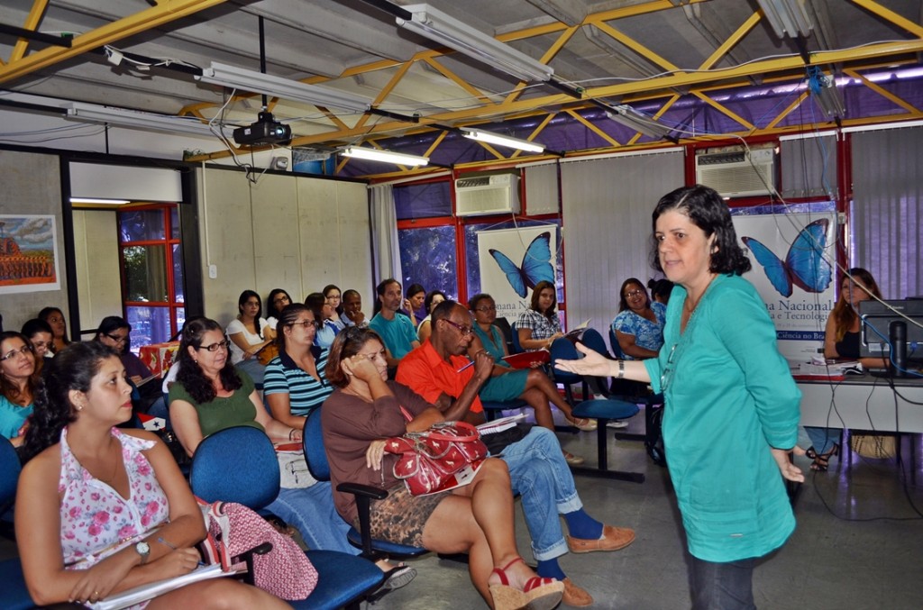 Professores de Português da rede municipal de ensino participaram de um curso de formação sobre a Prova Brasil (Foto: Clarildo Menezes | PMM)