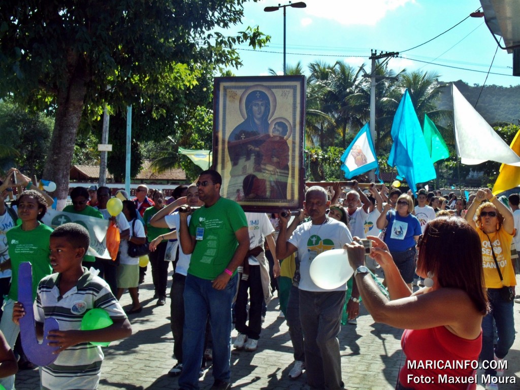 Símbolos da JMJ sendo recebidos em São José do Imbassaí. (Foto: Maxuel Moura | Maricá Info)