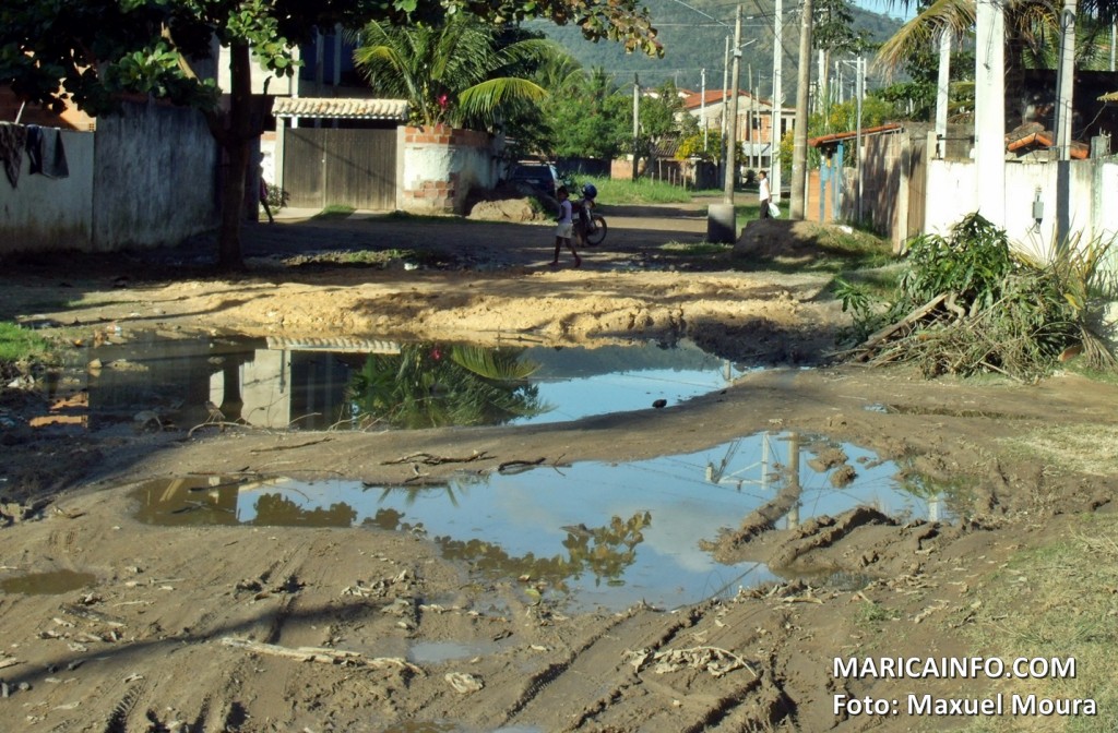 Ruas intransitáveis na Mumbuca. (Foto: Maxuel Moura | Maricá Info)