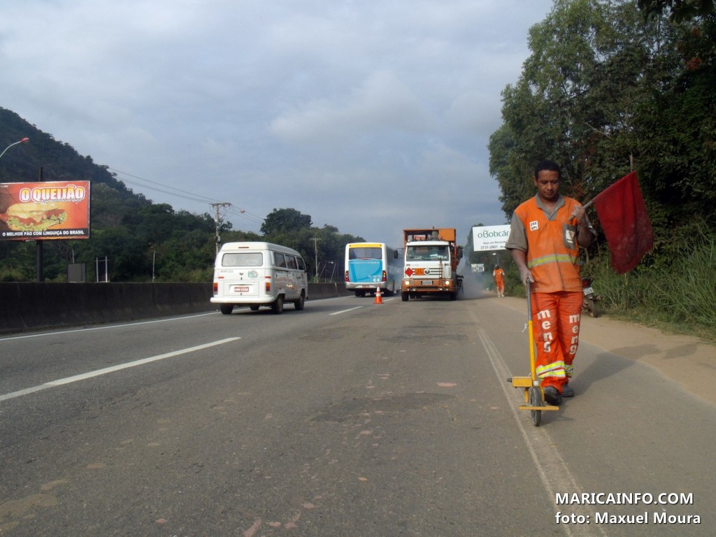 Sinalização melhora a visibilidade e segurança na rodovia Amaral Peixoto. (Foto: Maxuel Moura | Maricá Info)