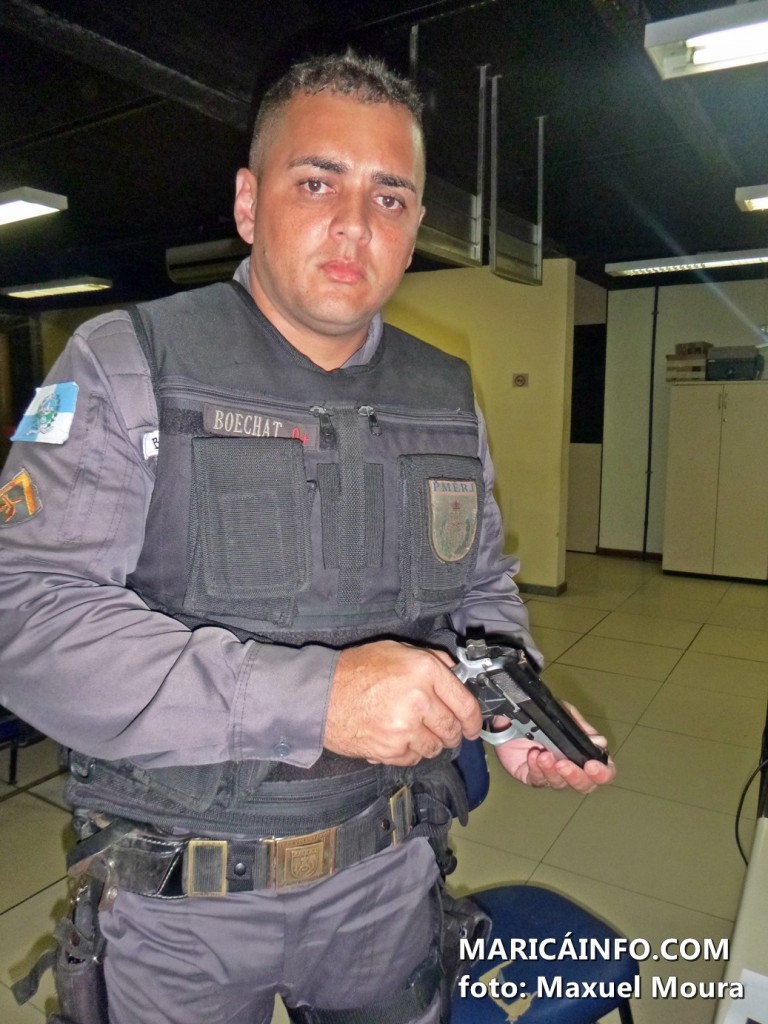 Bandido foi preso em posse de uma pistola com calibre de uso restrito. (Foto: Maxuel Moura | Maricá Info)