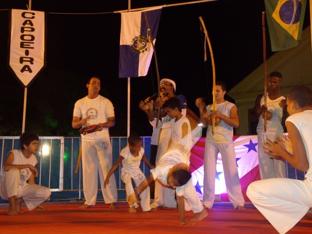 Grupo faz apresentação de Capoeira. (Foto: João Henrique | MaricáInfo.com)