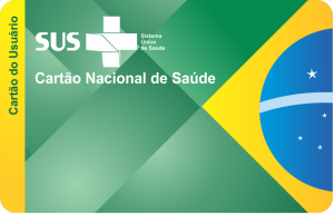 Novo cartão do SUS possui a bandeira nacional ao fundo.