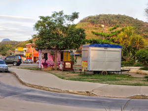 Praça do Barroco ocupada por quiosques. (foto: Itaipuaçu Site)