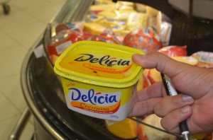 Margarina foi encontrada fora do local de refrigeração. (foto: Clarildo Menezes)