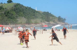 As equipes Seleção do Álcool, Amizade, Barra e Beira-Mar (Ponta Negra) se classificaram para a próxima fase. (fotos: Clarildo Menezes)