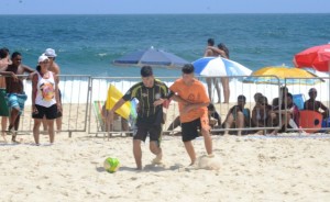 Doze times participaram dos confrontos de Beach Soccer masculino. (foto: Clarildo Menezes)