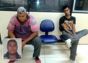Dois presos por tráfico de drogas. 10 kg de maconha estavam com a drupla. (fotos: Mauro Luis / Maricá Info)