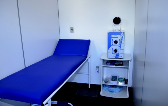 Unidade possui salas com camas e aparelhos de ultrassom e infravermelho. (foto: Fernando Silva)