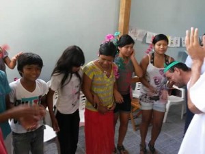 Instituto NAIR recebe índios de Itaipuaçu. (fotos: Divulgação)