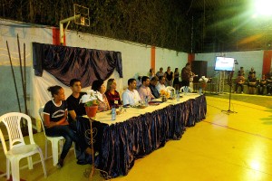Mesa contou com a presença de representantes da juventude, diretoras do Colégio Joana e de autoridades do município. (foto: João Henrique / Maricá Info)