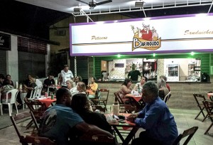 Com ambiente familiar, Bar Rigudo é sucesso nas noites de Maricá.