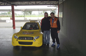 Em 2011 teve a oportunidade de testar o Veloce, carro de corrida projetado pelo Velopark. (foto: Divulgação)