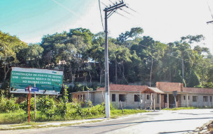 No Centro, obras posto de saúde paradas por falta de verba. (foto: João Henrique / Maricá Info)