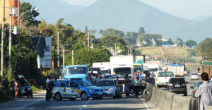 Congestionamento quilométrico. (foto: Davi Souza / Maricá Info)