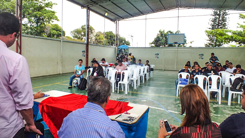 Cerca de 50 jovens e adultos participaram a Primeira Conferência Municipal de Juventude. (fotos: João Henrique / Maricá Info) 