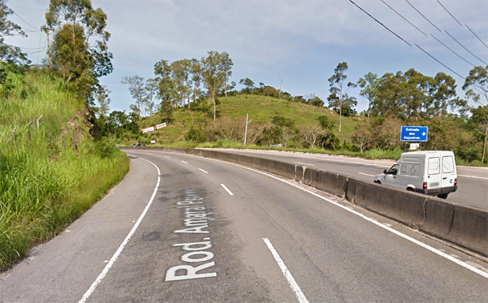Localização do buraco na pista sentido Niterói da RJ-106 na altura do km 17. (Foto: GSV)