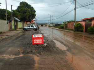 Avenida Jardel Filho (antiga Av. 2), em Itaipuaçu, apresenta problemas dias após receber asfaltamento. (foto: João Henrique / Maricá Info)