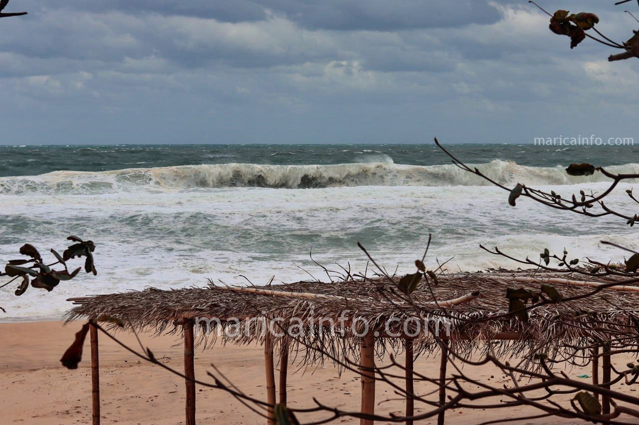 praia de ponta negra em dia de ressaca foto joao henrique maricainfo