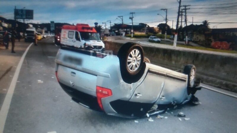 G1 - Óleo na RJ-106 causa acidente na cidade de Maricá, RJ - notícias em  Serra, Lagos e Norte do RJ