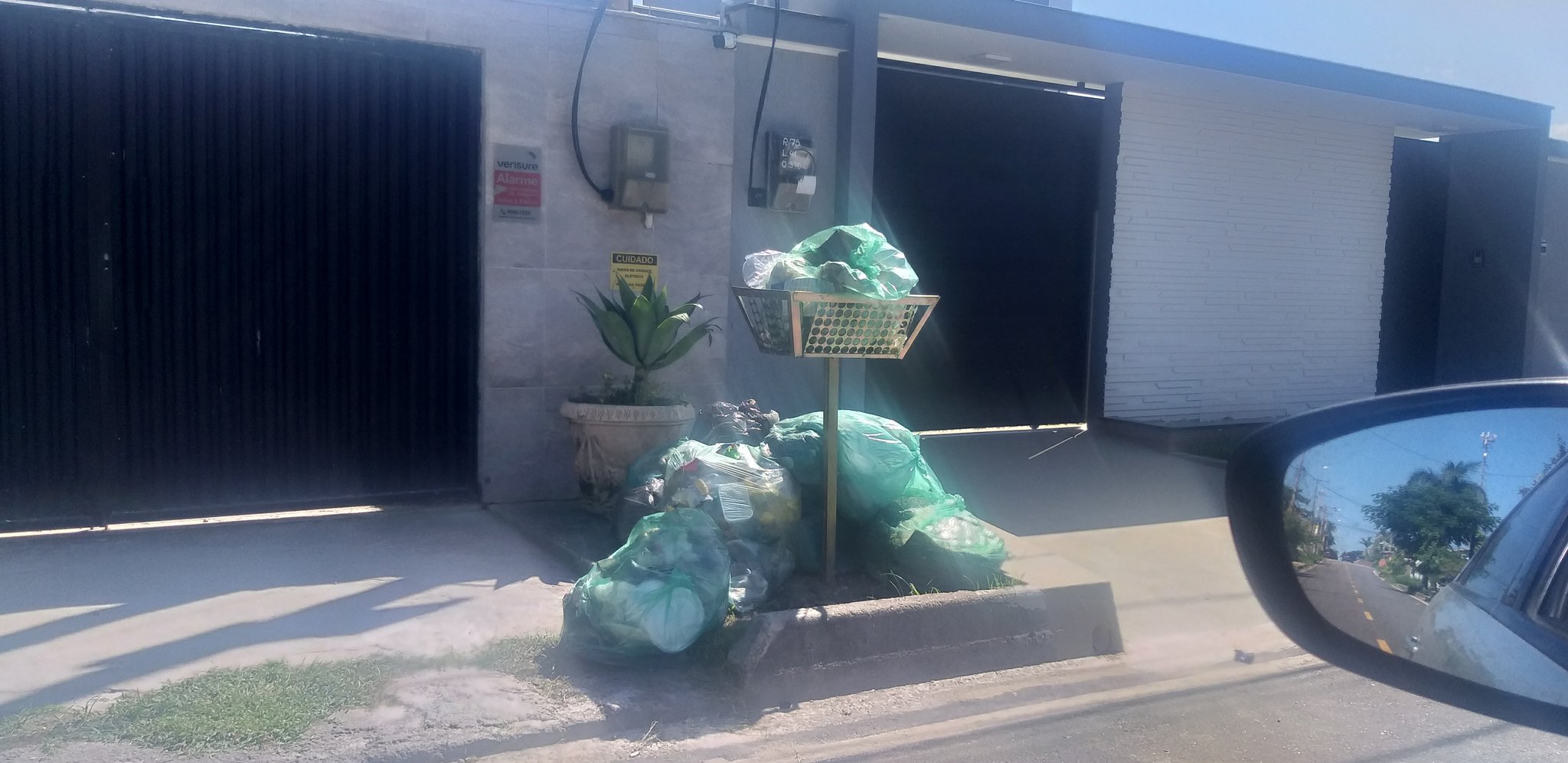 lixo acumulado itaipuacu