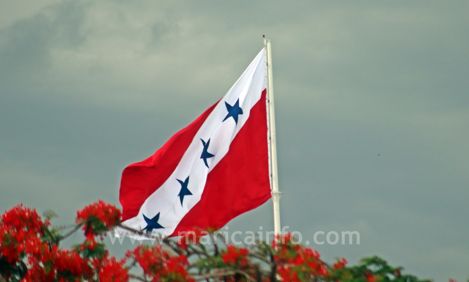 bandeira de marica rj tempo nublado foto maricainfo