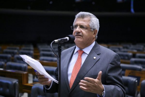Deputados discutem legalização de cassinos no Brasil - SBT News