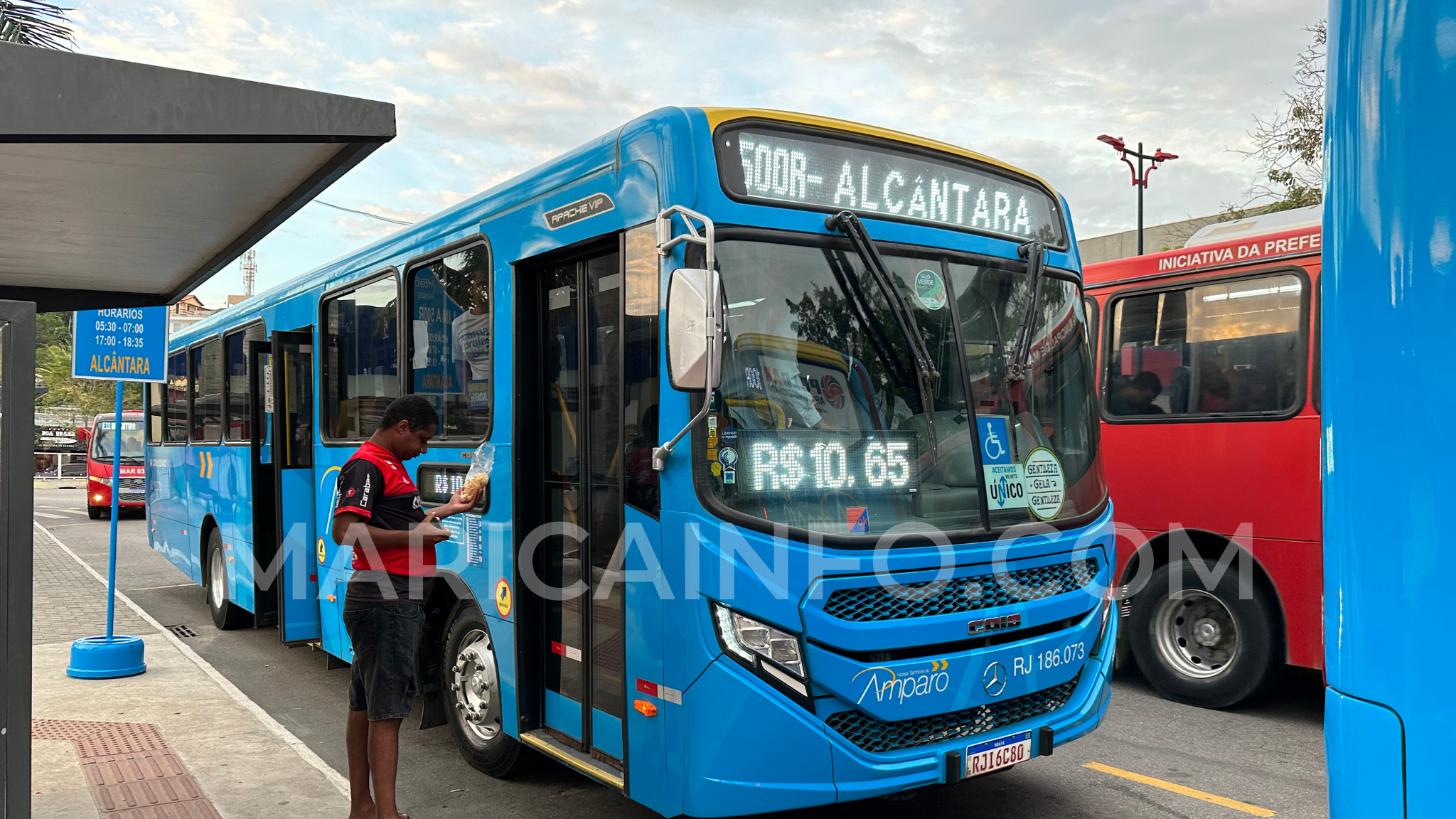 Ônibus Maricá x Alcântara, operado pela Viacao Nossa Senhora do Amparo. (Foto: João Henrique / Maricá Info)