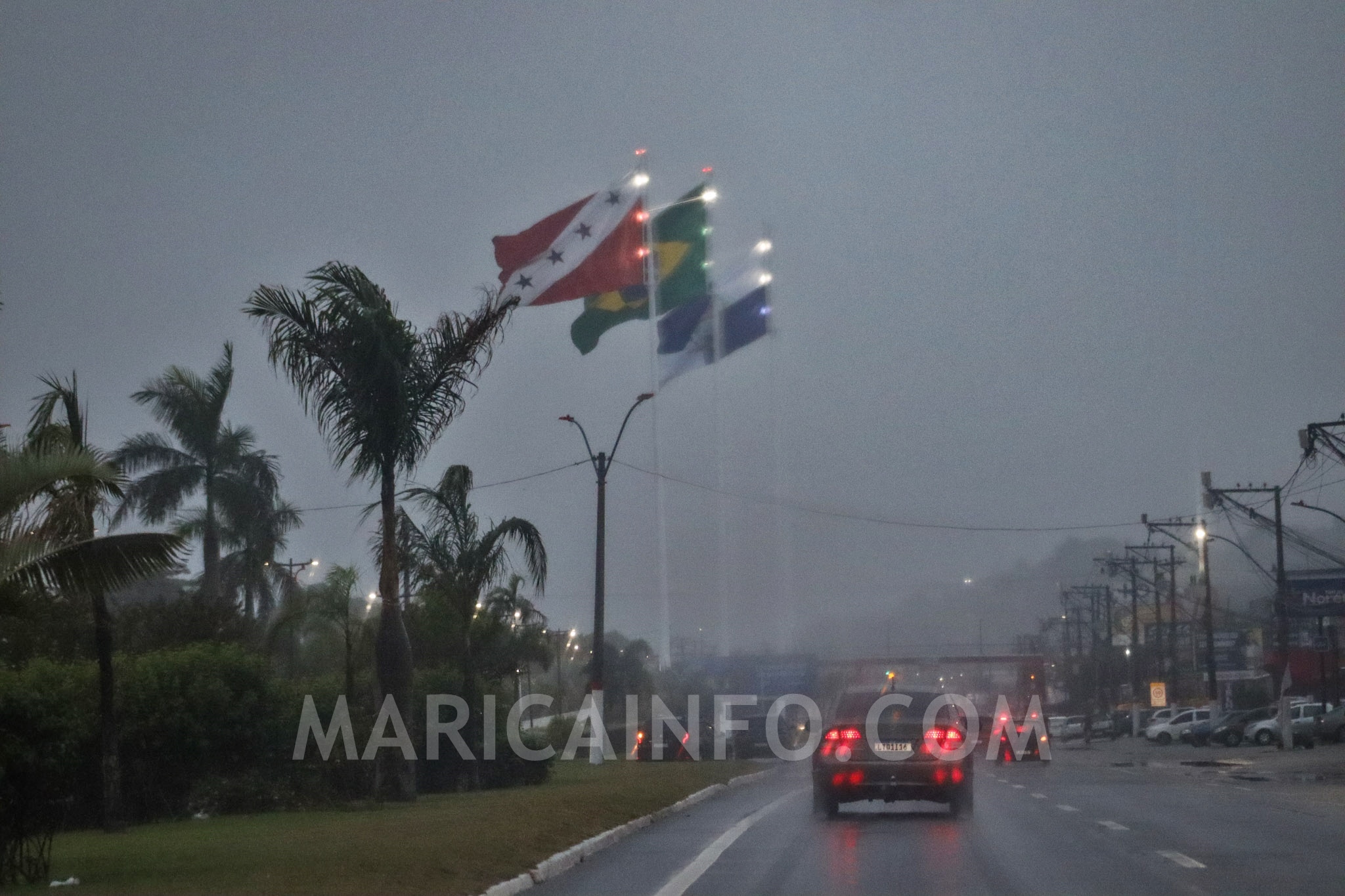 tempo chuvoso marica bandeiras
