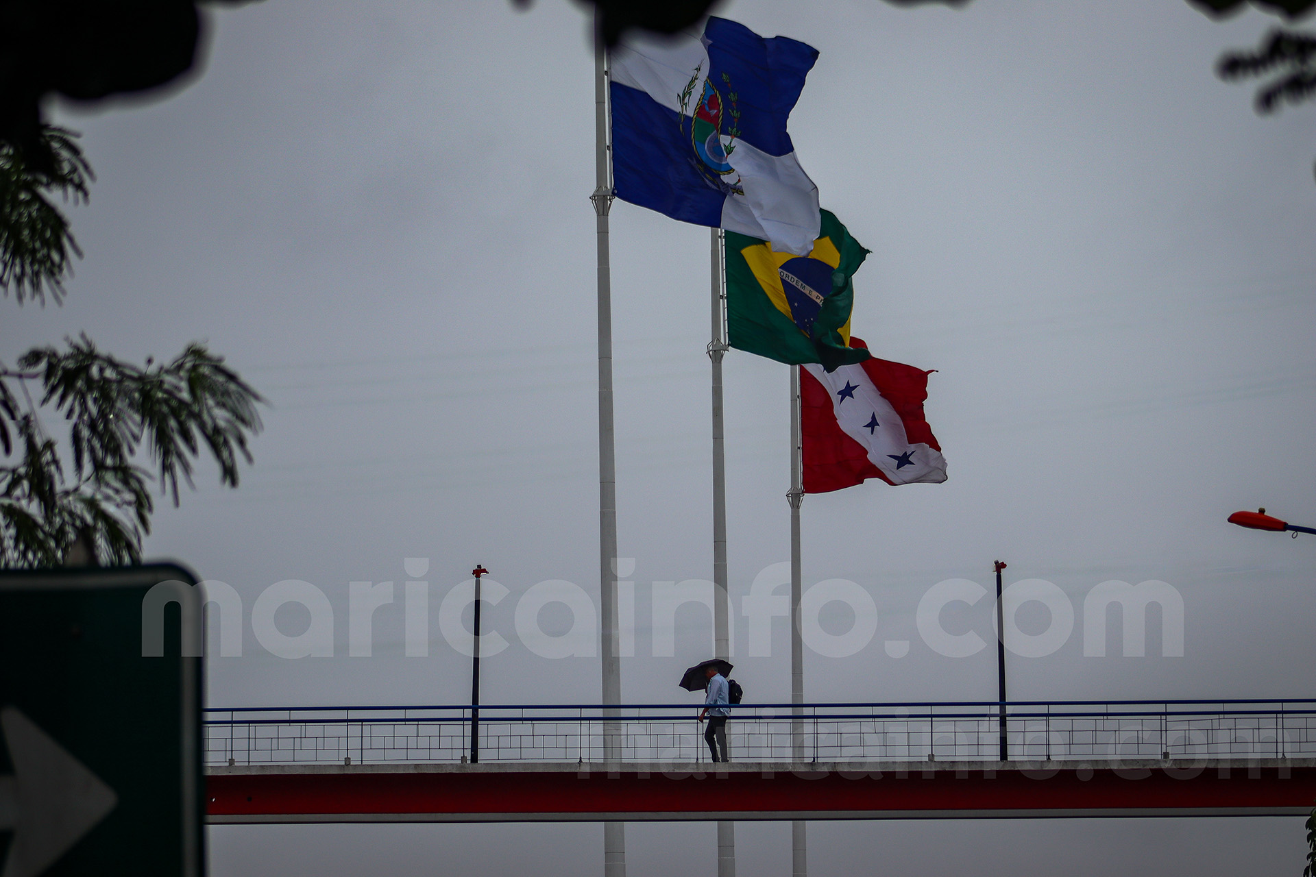 Marica Tempo Chuvoso Chuva Bandeiras