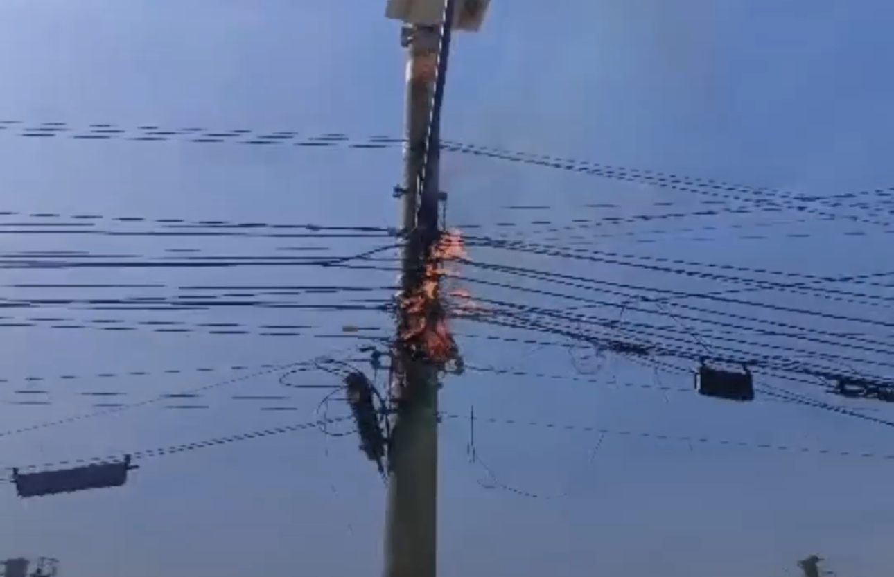 Maricá: Incêndio em poste causa interrupção nos serviços de internet e energia 1 IMG 4792