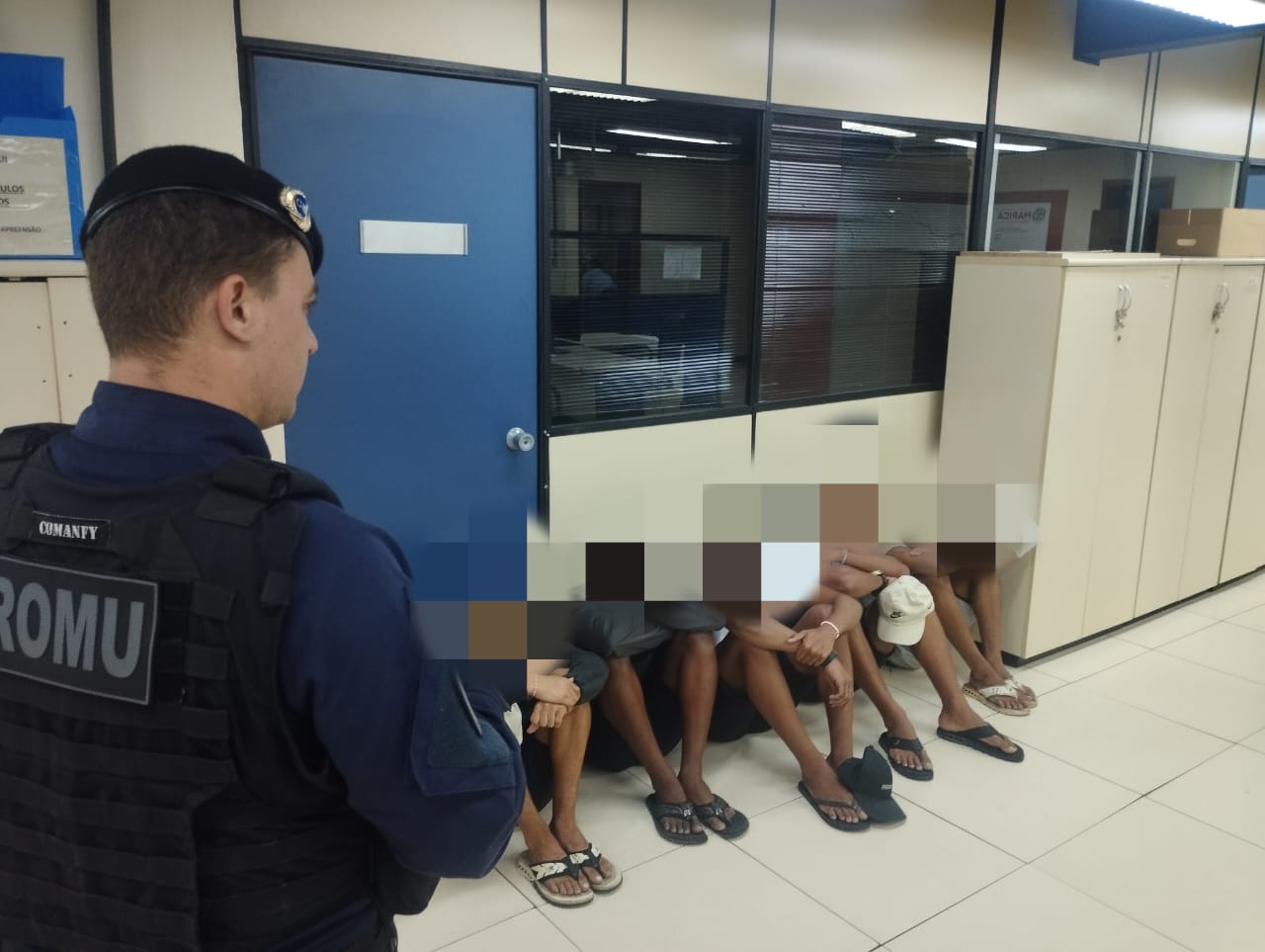 Adolescentes são detidos após denúncias de furtos na orla de Araçatiba, em Maricá 1 detidos aracatiba