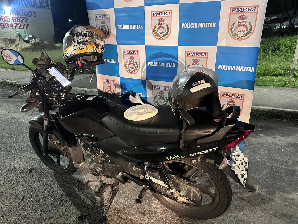 moto apreendida com material
