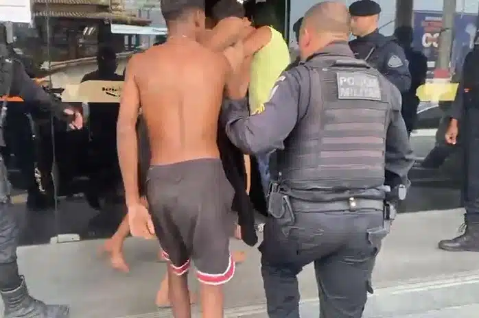 detidos na comunidade da linha