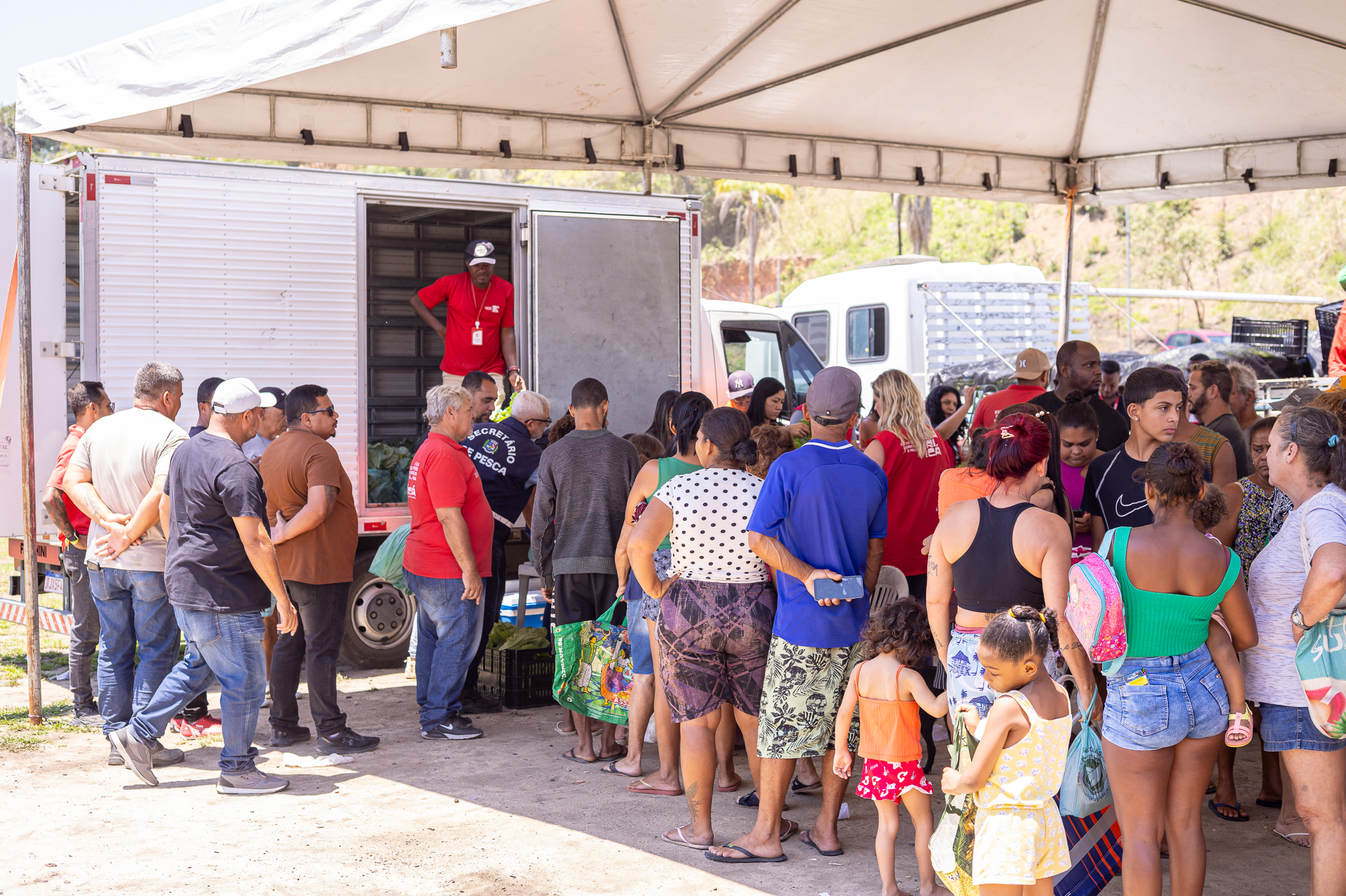 Maricá realiza distribuição gratuita de hortaliças e legumes em comunidade 1 entrega de hortalicas