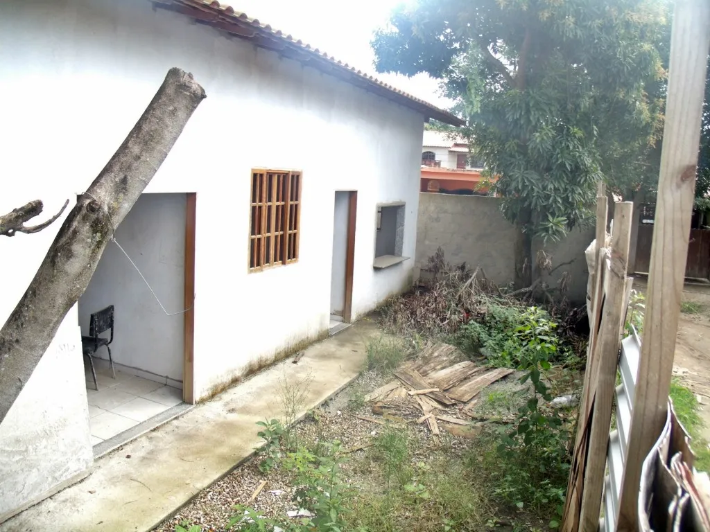 Precariedade nos postos de saúde em Inoã 4 Novas instalações do Posto de Saúde de Inoã estão abandonadas. Moradores do local reclamam do consumo de drogas e da utilização do local para a prostituição. (Foto: Maxuel Moura | Maricá Info)