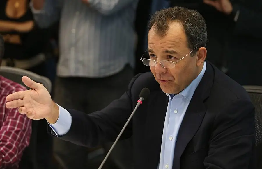 Sergio Cabral será investigado pelo Ministério Público Eleitoral 1 É suspeito de usar programas sociais para alavancar candidatura de seu vice. (Foto: Nilton Fukuda | Estadão)