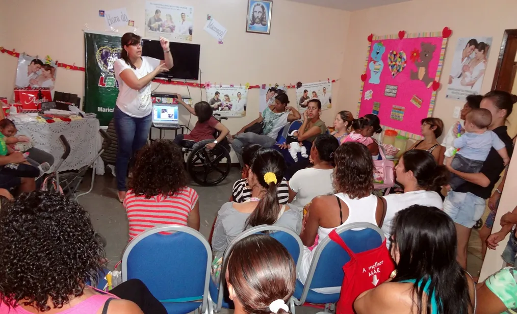 Gestantes amparadas pela LBV recebendo orientações sobre a gestação. (Foto: Divulgação | LBV)
