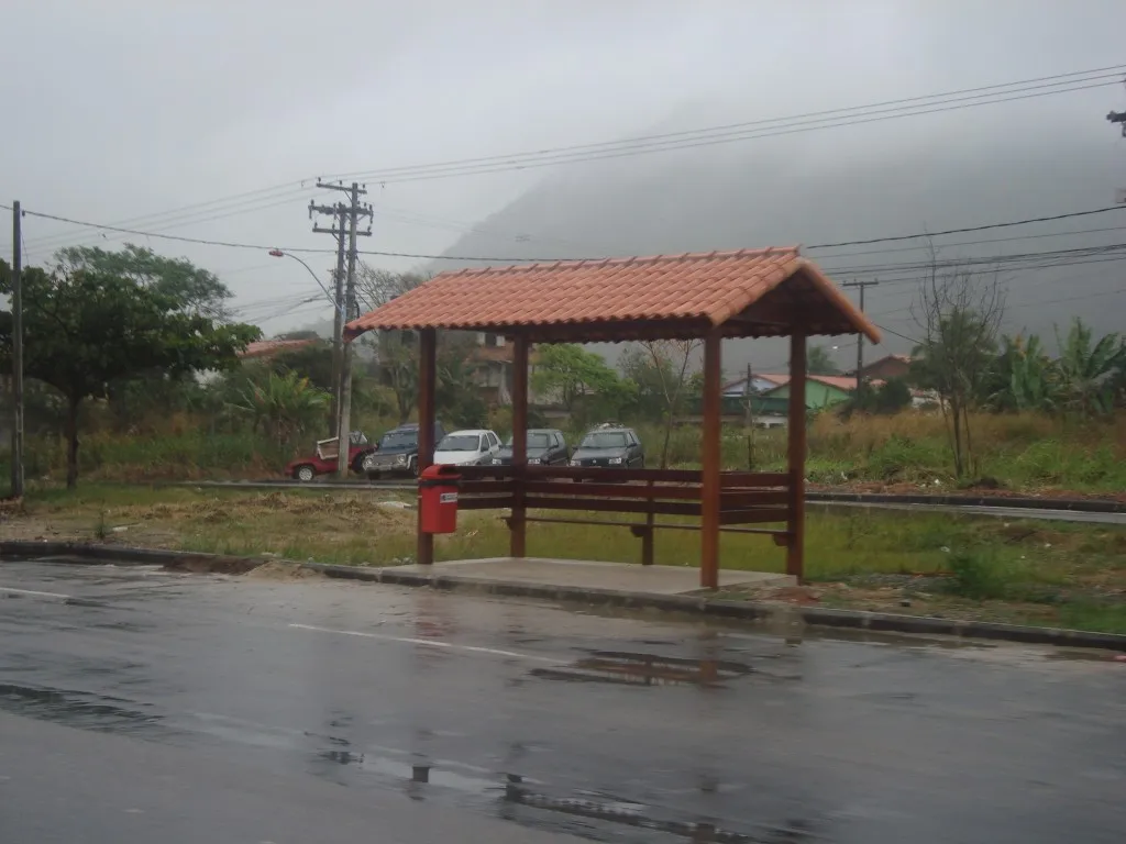 Novos abrigos estão sendo padronizados.