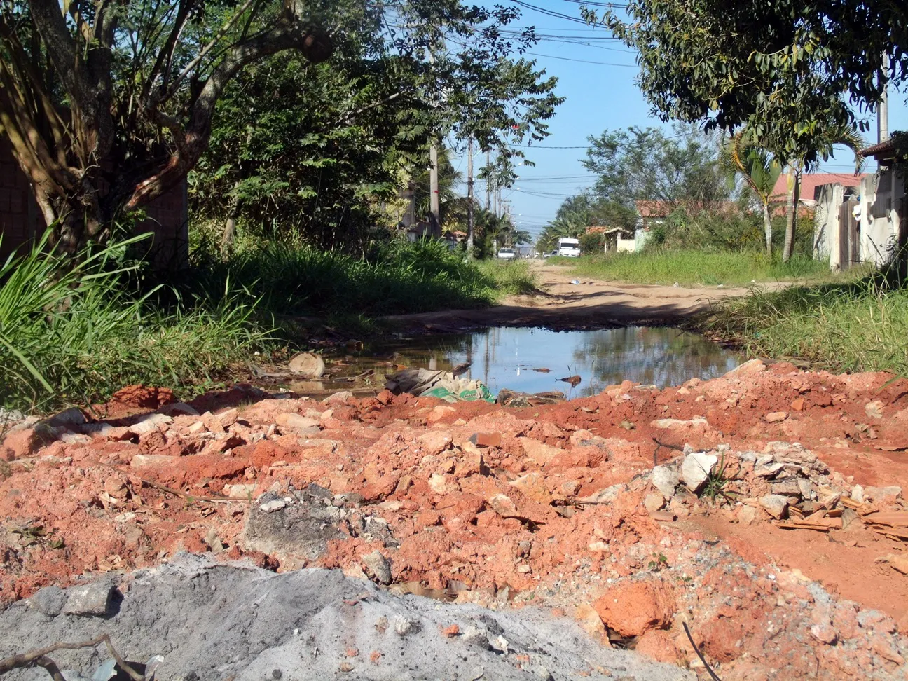 Ruas intransitáveis em Itaipuaçu. (Foto: João Henrique | Maricá Info)