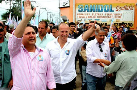 Deputado Federal Anthony Garotinho vem à Maricá neste domingo 1 Deputado Federal Garotinho junto com Marcelo Delaroli, em caminhada em Maricá. (Foto: Divulgação)