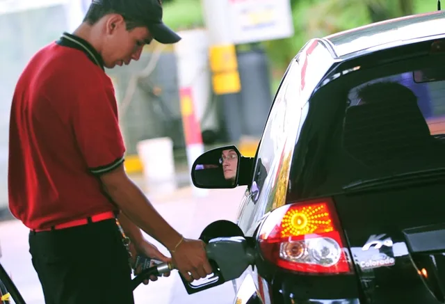 Abastecer com gasolina deverá ficar mais caro até dezembro. (Foto: Renato Araújo | Agência Brasil)