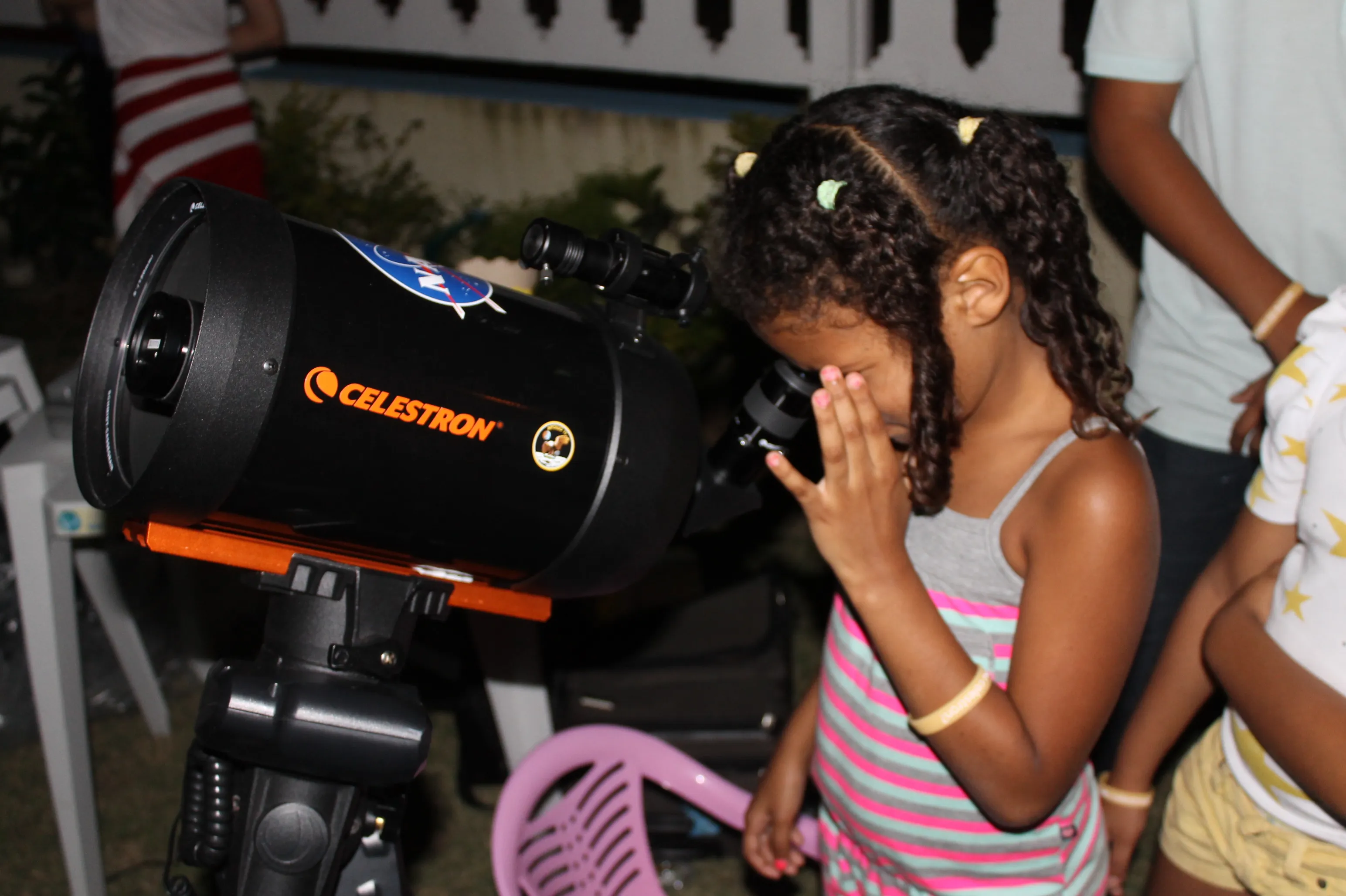 Várias pessoas ficaram encantadas ao observar o espaço e os corpos celestes. (Foto: Divulgação)